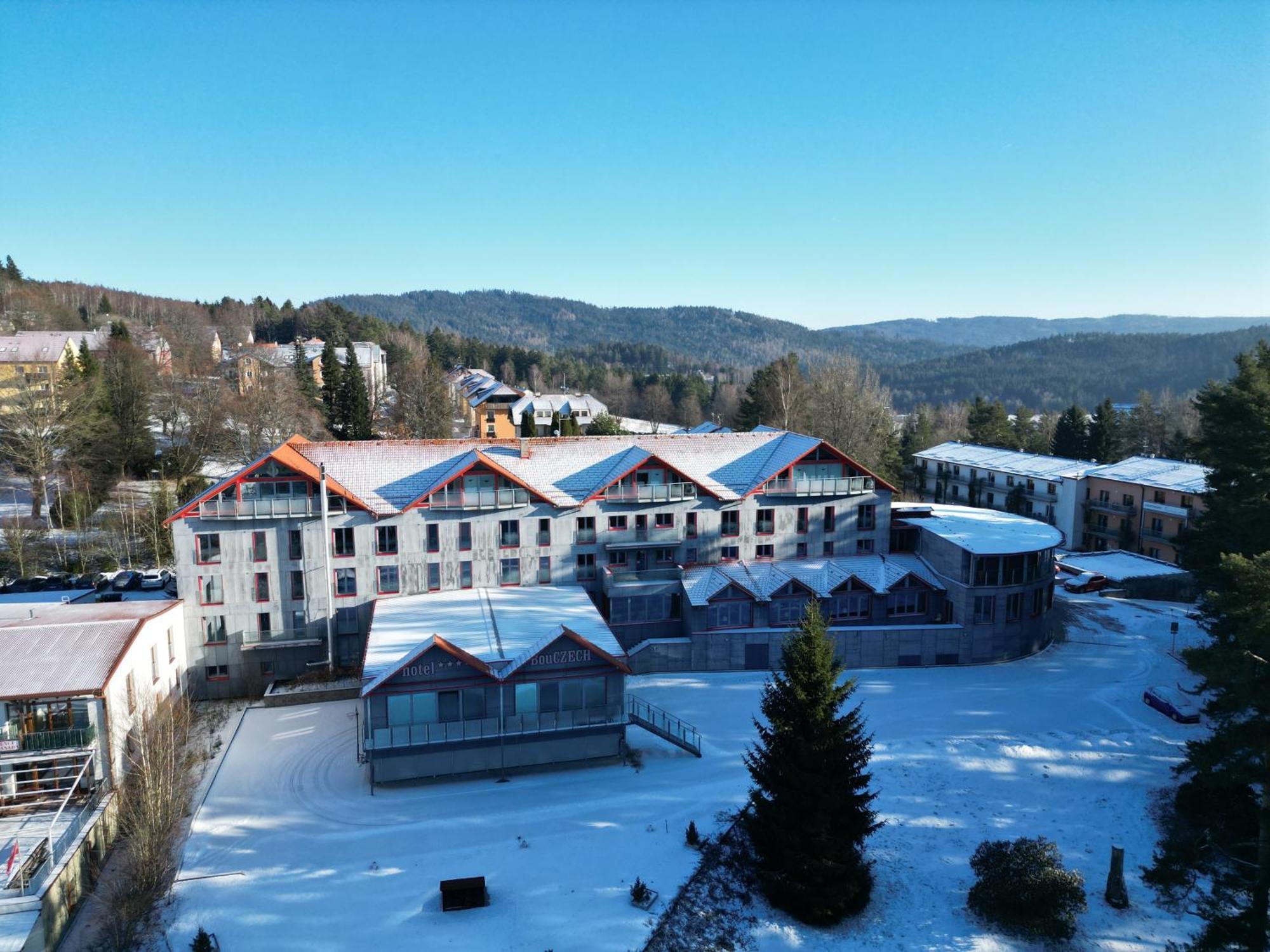 Hotel Bouczech Lipno nad Vltavou Bagian luar foto