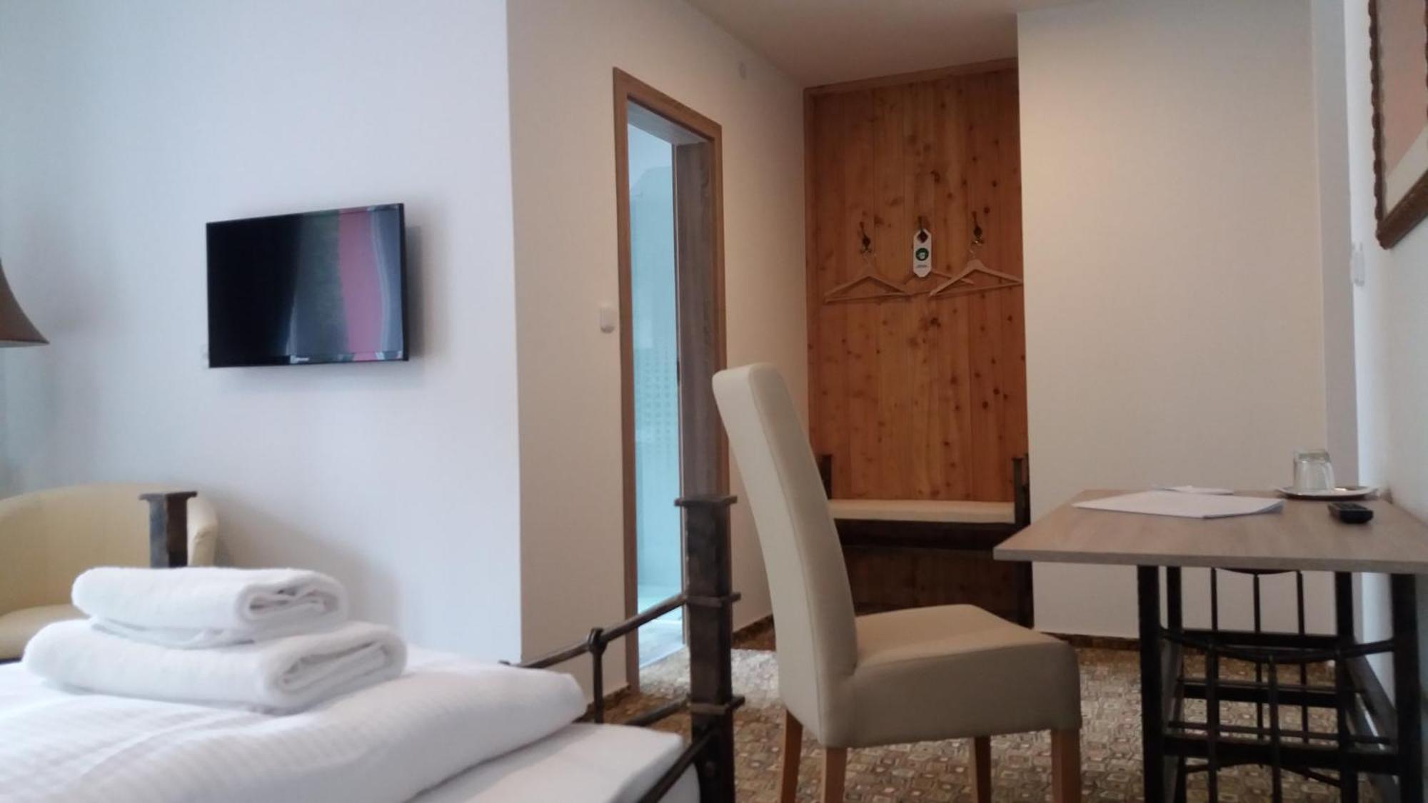 Hotel Bouczech Lipno nad Vltavou Bagian luar foto