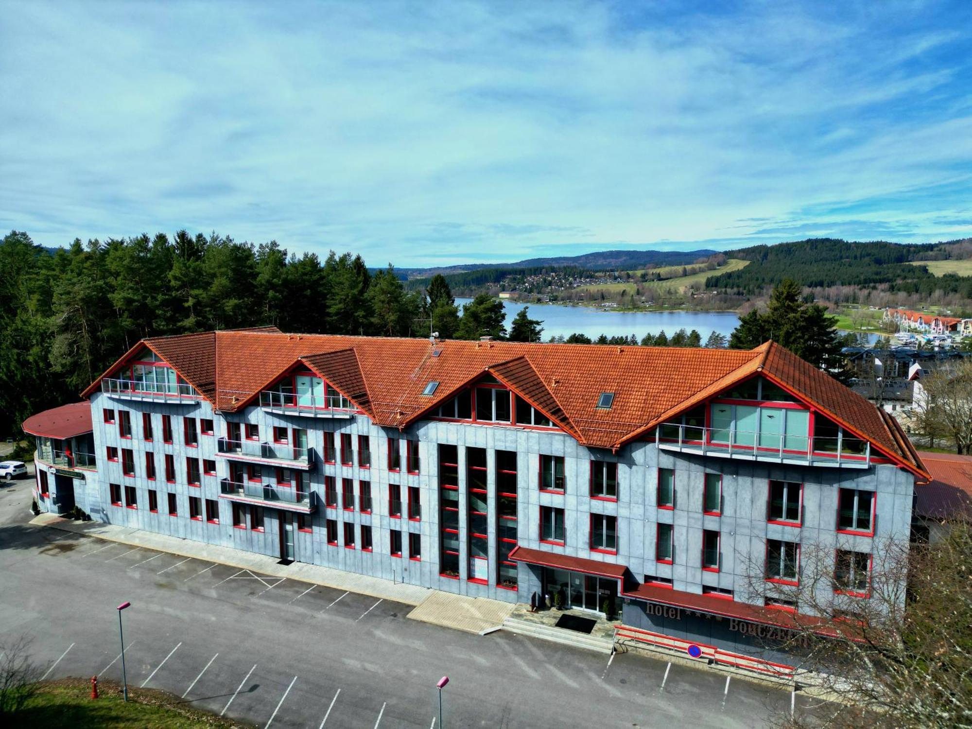 Hotel Bouczech Lipno nad Vltavou Bagian luar foto