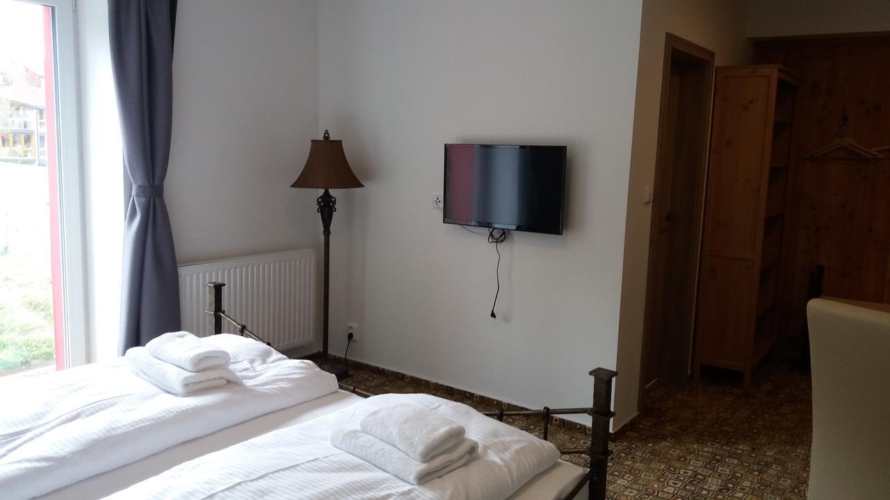Hotel Bouczech Lipno nad Vltavou Bagian luar foto